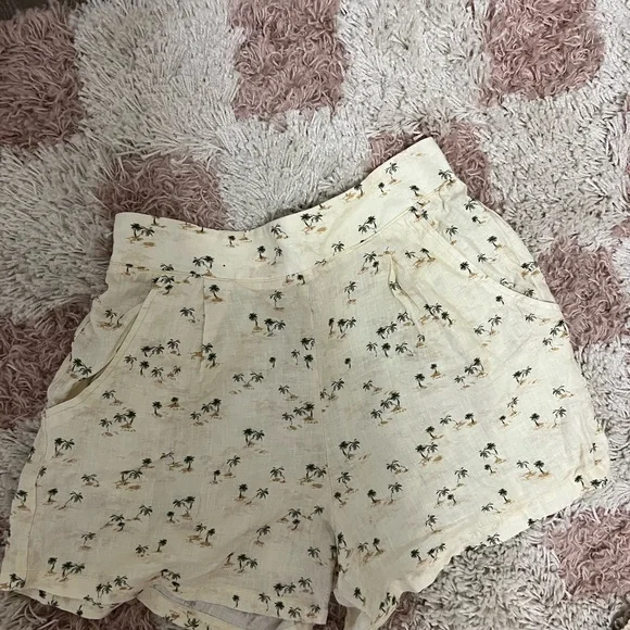 Whimsy + Row Valentina Cream Floral Shorts 🌴 - Picture 6 of 10